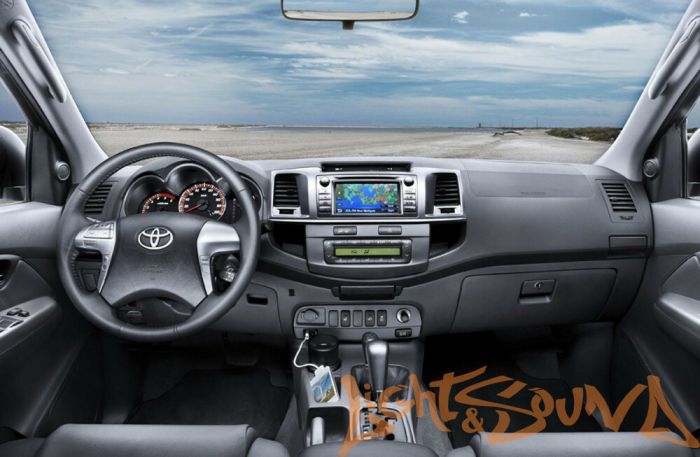 Переходная рамка для Toyota Hilux 2012-, Fortuner 2011-2015 2 din Wide